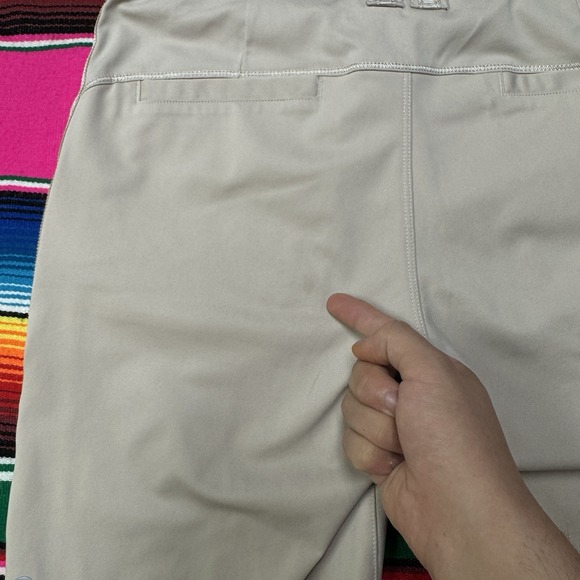 Lululemon Bermuda Shorts Women's 4 Light Khaki Beige Chino Golf Performance‎ - Picture 4 of 7